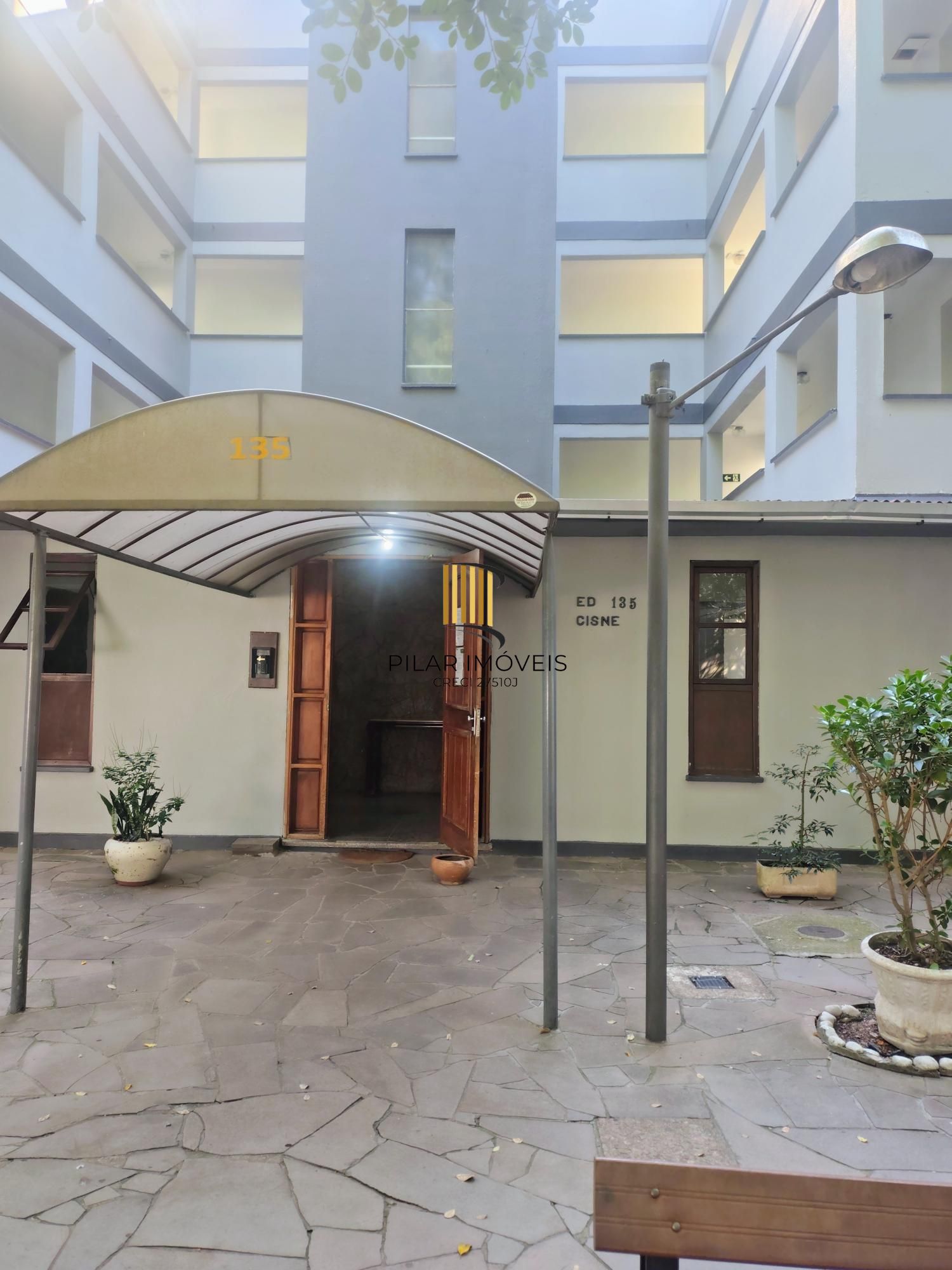 Apartamento dois dormitórios com vaga rotativa Santo Antônio - Porto Alegre - Pilar Imóveis