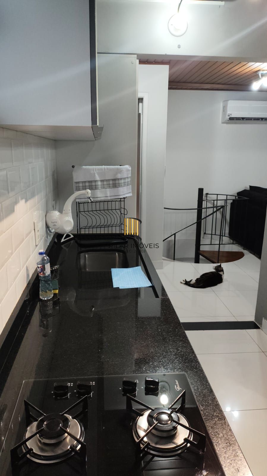 Cobertura com 02 quartos e 01 vaga coberta no Bairro Santana Porto Alegre