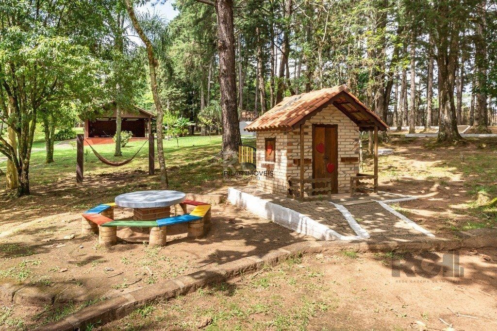 Casa com 4 quartos, suíte, churrasqueira, vaga de garagem, no bairro Elsa, Viamão/RS