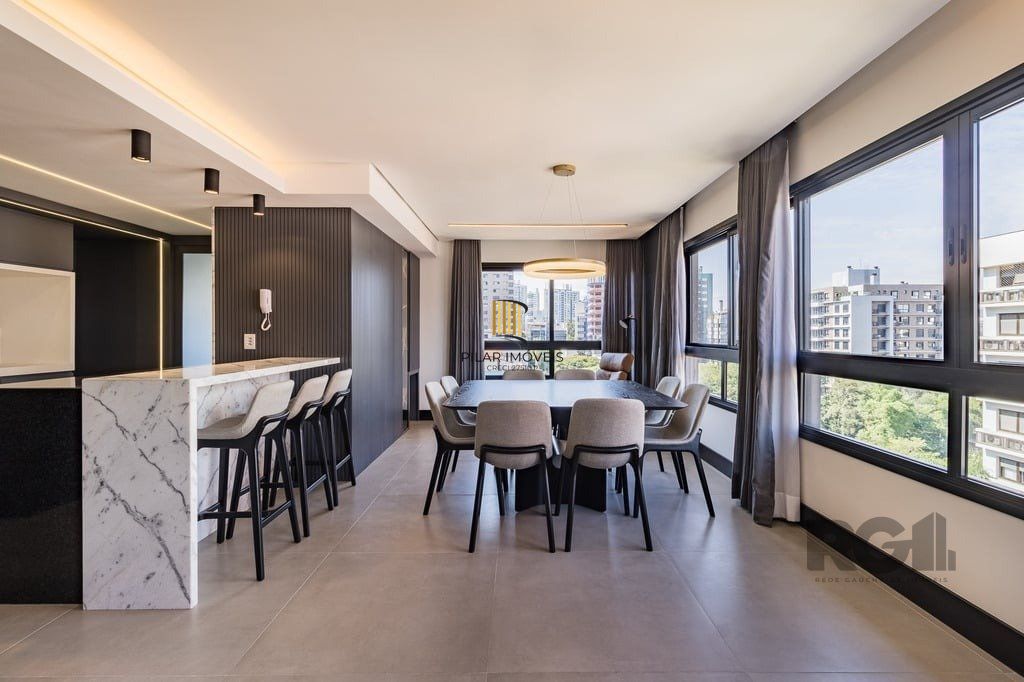 Apartamento para Venda - 130.07m², 3 dormitórios, sendo 3 suites, 3 vagas - Petrópolis