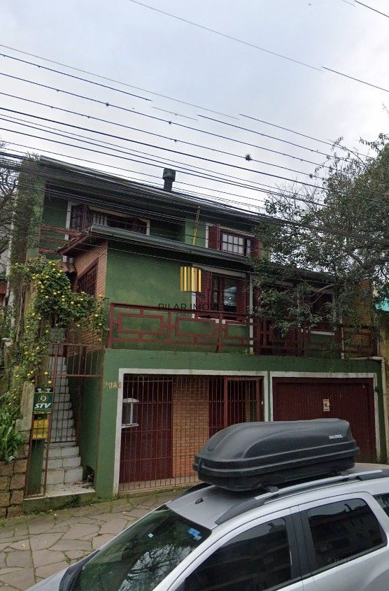 Casa com 03 quartos e 02 vagas de garagem