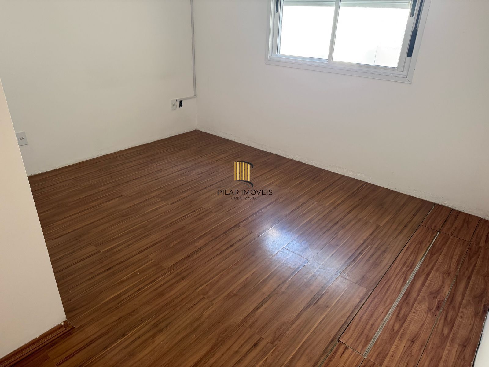 Casa com 02 quartos e 02 vagas no Bairro Hípica