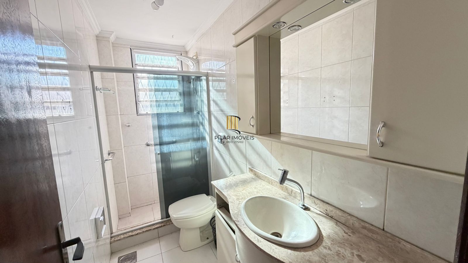 Apartamento de 2 dormitórios com vista para o Marinha no bairro Menino Deus em Porto Alegre/RS