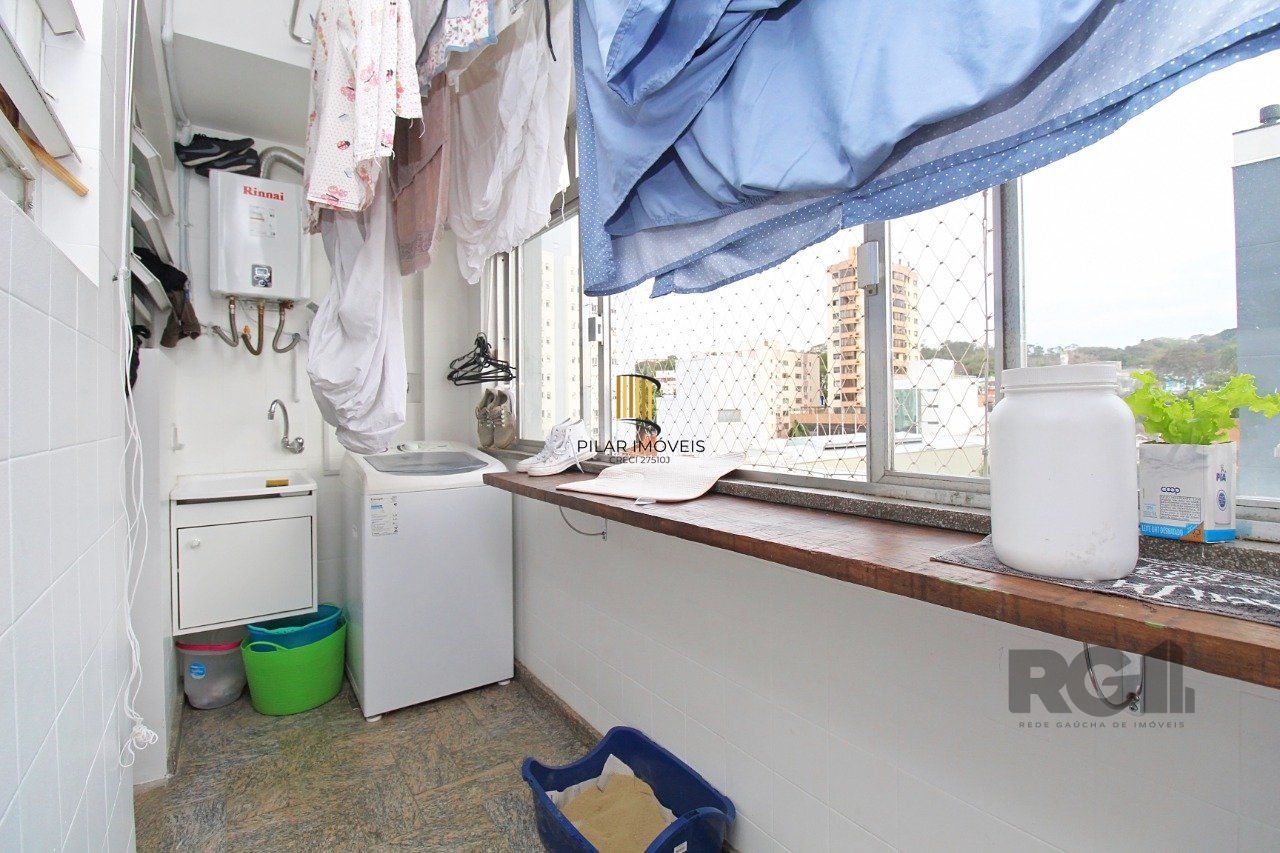 Apartamento a venda composto de dois dormitórios no bairro menino Deus com vaga
