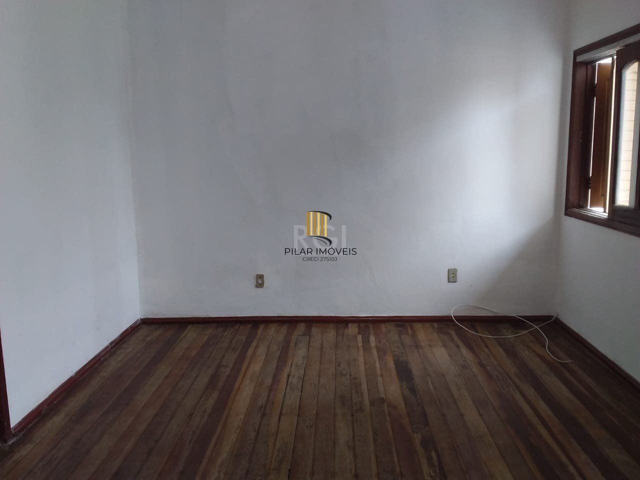 Casa  3 dormitórios, sendo 1 suites, 2 vagas - Medianeira, Porto Alegre/RS