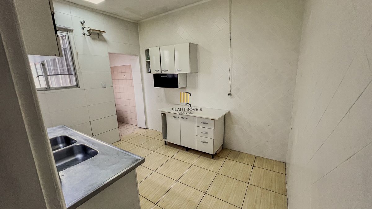 Apartamento com 02 quartos e 01 vaga, no Bairro Navegantes em Porto Alegre