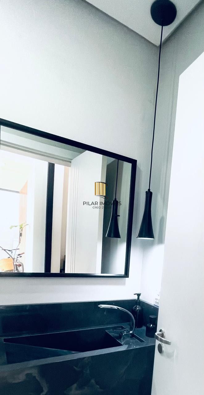 CASA EM CONDOMINIO TÉRREA,  3 SUÍTES 4 VAGAS DE GARAGEM, EM GRAVATAI RS