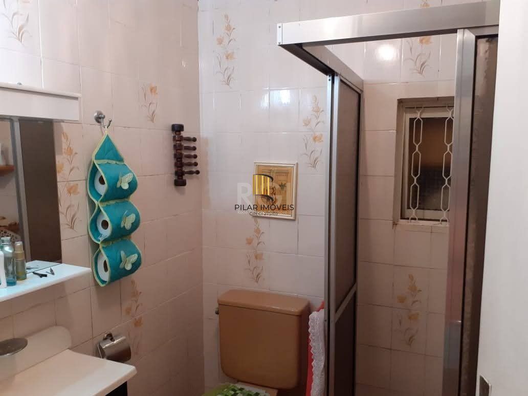 Casa para Venda - 250m², 3 dormitórios, 1 vaga - Camaquã, Porto Alegre