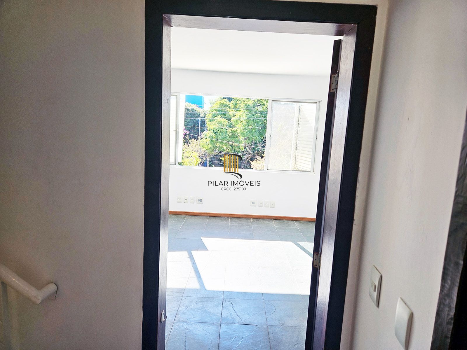 Casa com 4 quartos (02 suítes), 02 vagas cobertas no Bairro Ipanema