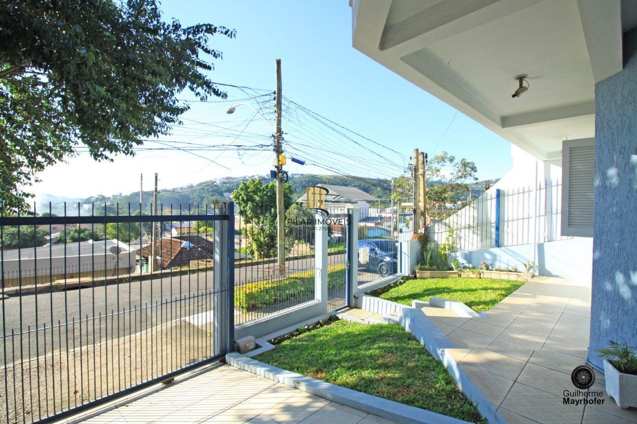 Casa para Venda - 328.5m², 3 dormitórios, sendo 1 suites, 3 vagas - Cavalhada, Porto Alegre