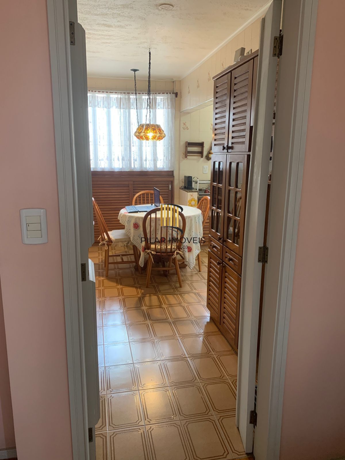 Apartamento 3 dormitórios com 2 banheiros e garagem no Menino Deus