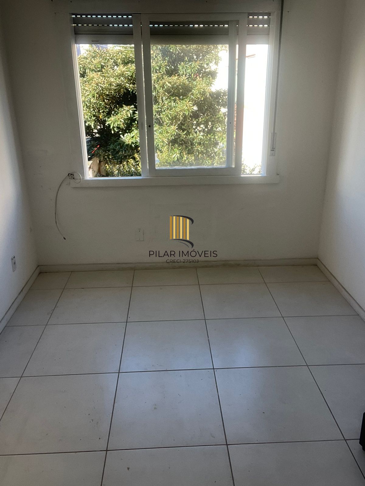 Apartamento com 01 Quarto e 01 Vaga escriturada no Bairro Jardim do Salso