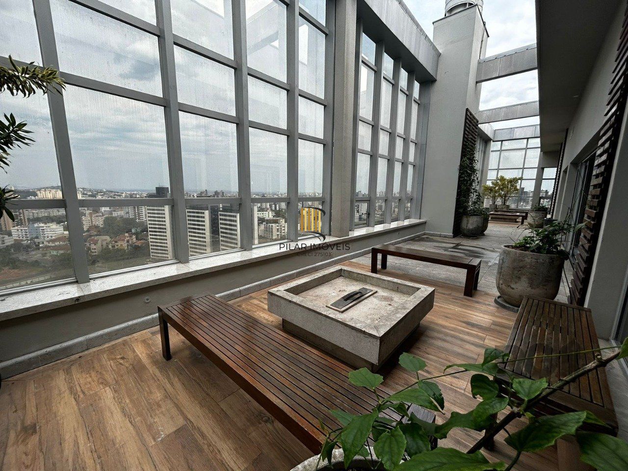 APARTAMENTO, 1 DORMITÓRIO, SACADA COM CHURRASQUEIRA, VAGA DE GARAGEM, BAIRRO PETRÓPOLIS, PORTO ALEGRE/RS