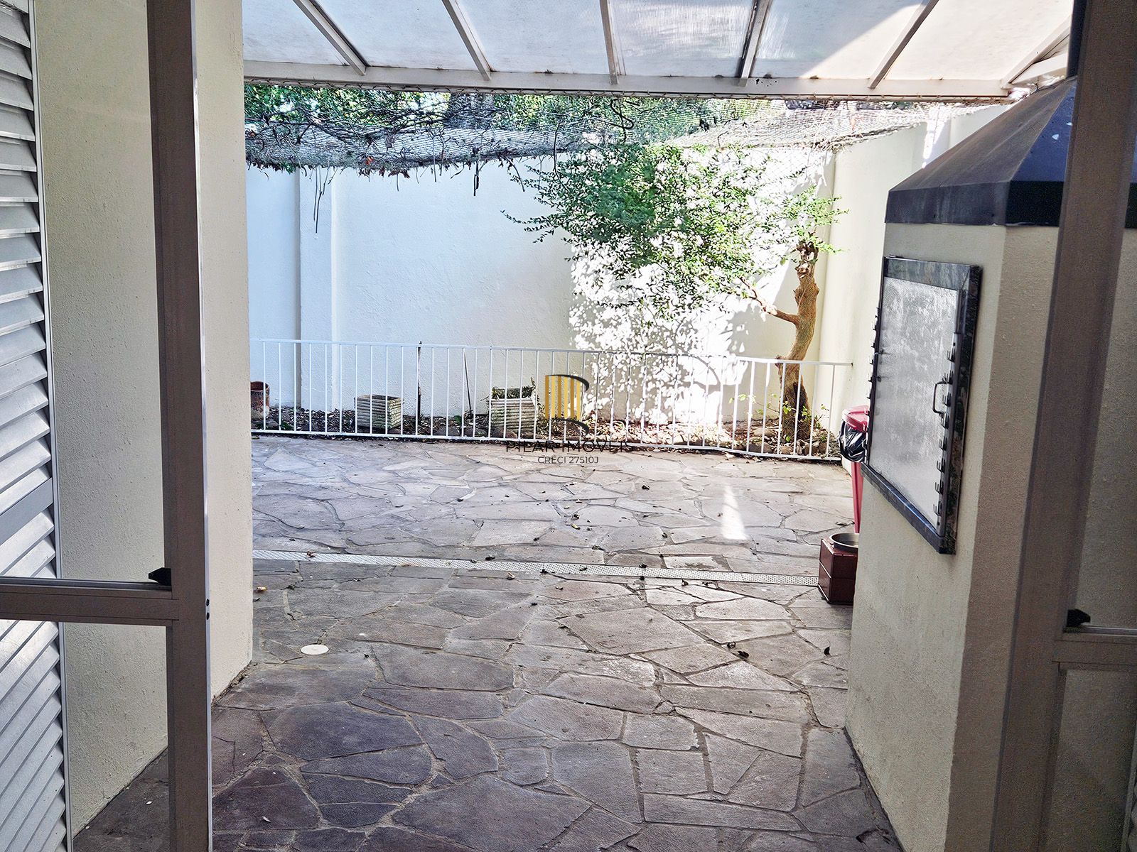 Casa com 4 quartos (02 suítes), 02 vagas cobertas no Bairro Ipanema
