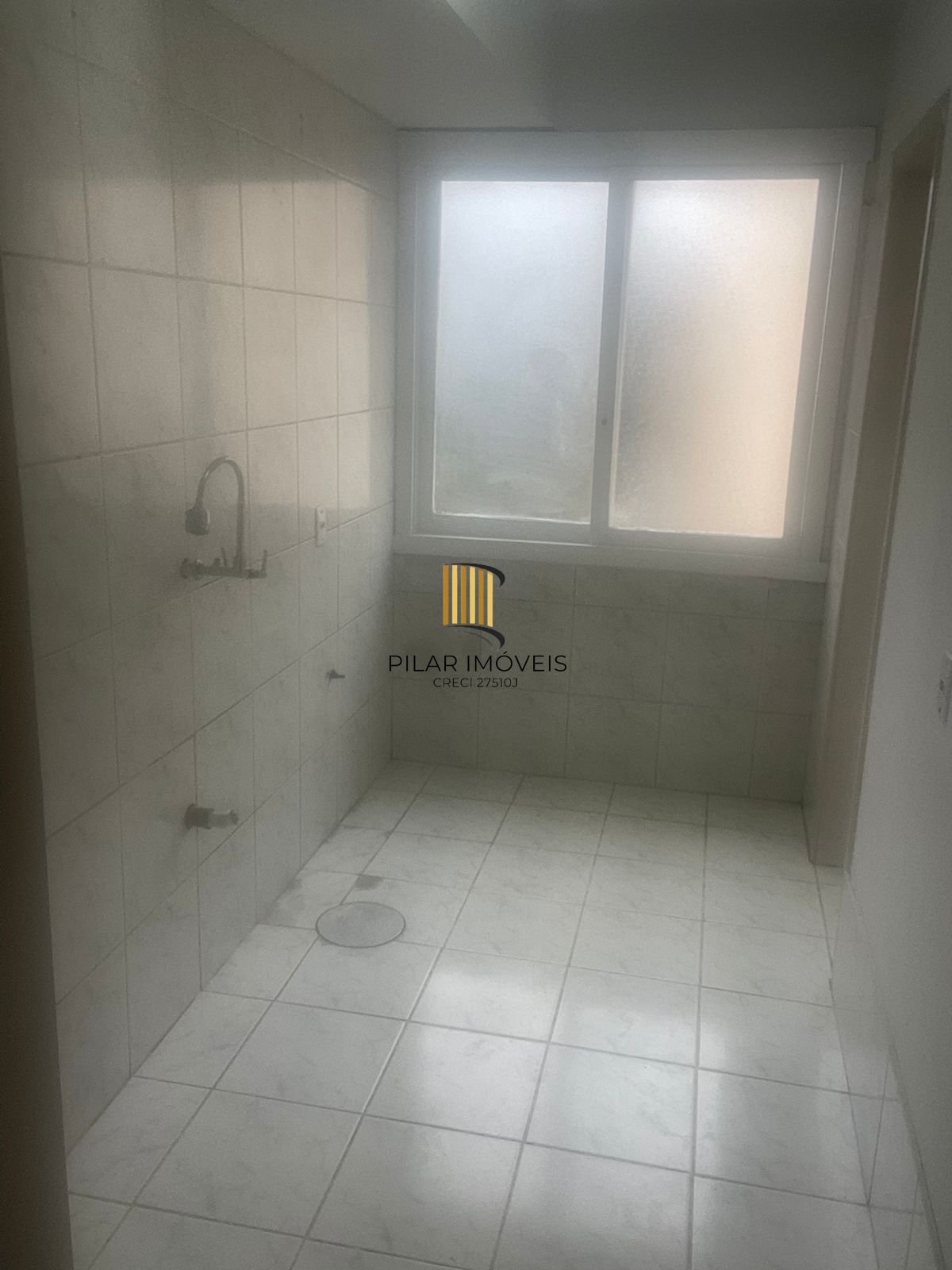 Apartamento com 01 Quarto e 01 Vaga escriturada no Bairro Jardim do Salso
