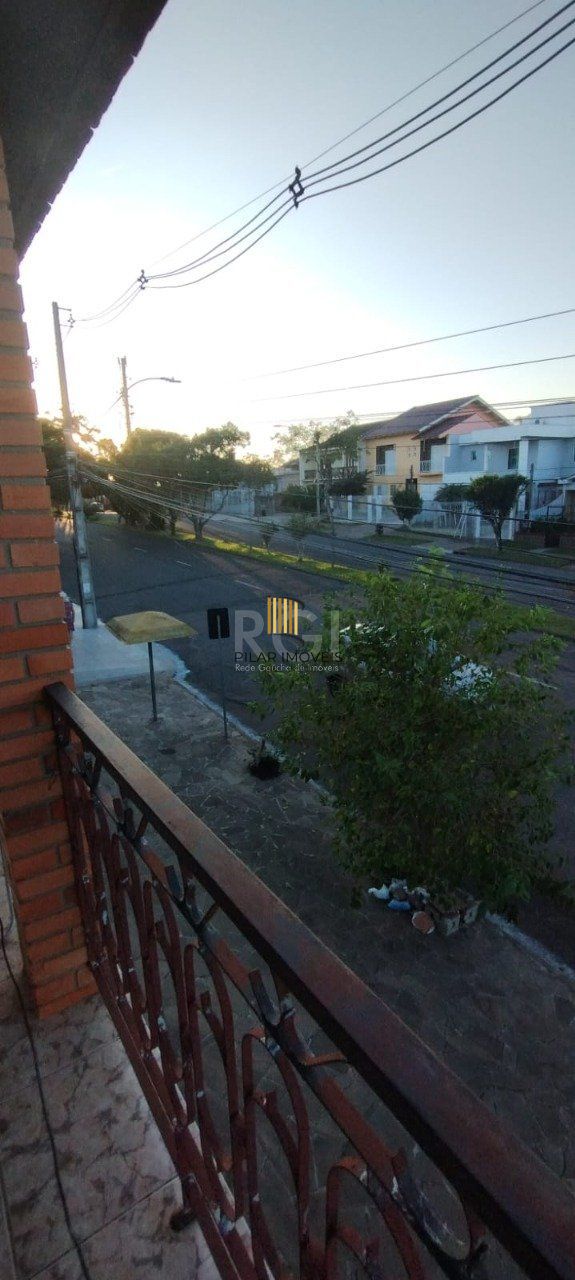 Casa de 4 dormitórios no bairro Parque Santa Fé