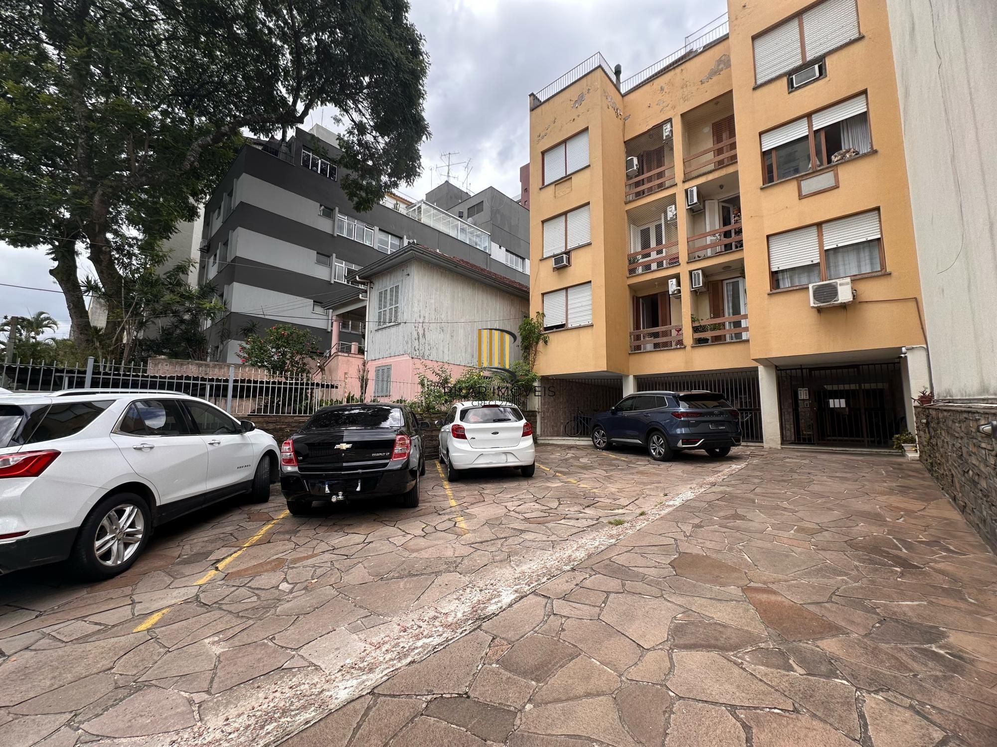 Cobertura a venda 1 dormitório no bairro Petrópolis em Porto Alegre.