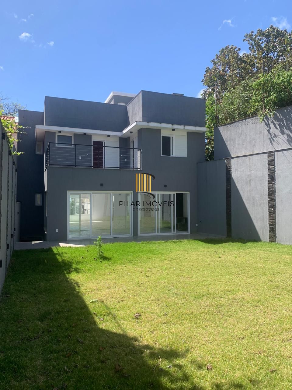 Casa com 3 dormitórios e suíte à Venda no Bairro Medianeira - Porto Alegre/RS