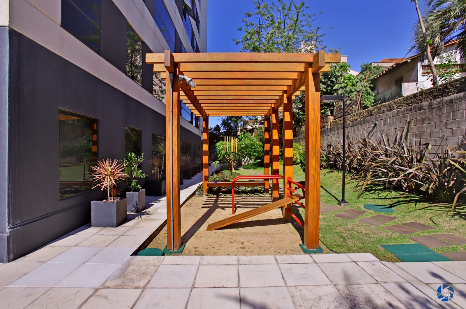 Apartamento de 02 quartos, , 01 vaga, 01 suítes, Área de serviço em Porto Alegre/RS