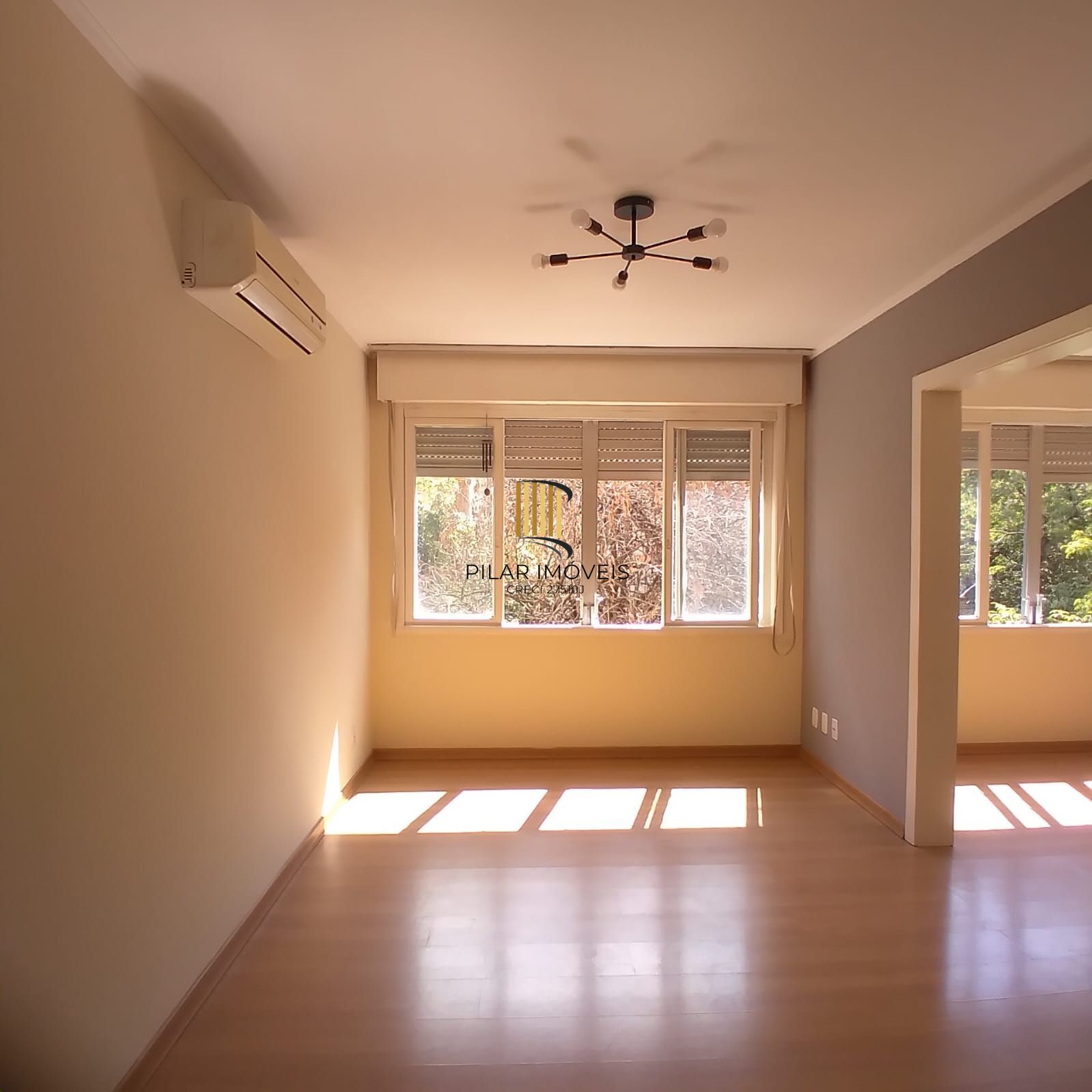 Oportunidade Única! Lindo Apartamento de 3 Quartos no Coração de Porto Alegre!** 🏡                                                 Imóvel com 3 dormitórios transformado em 2 de fácil reversão.