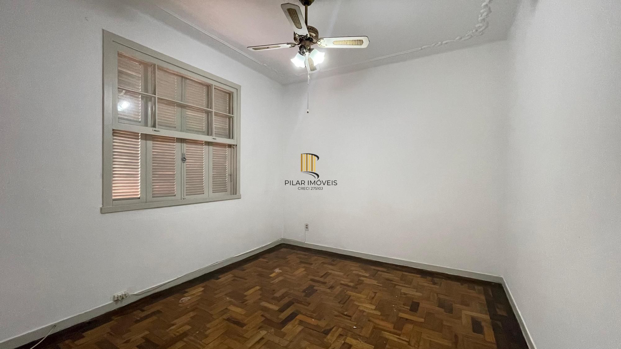 Apartamento na Ramiro Barcelos, com 1 dormitório