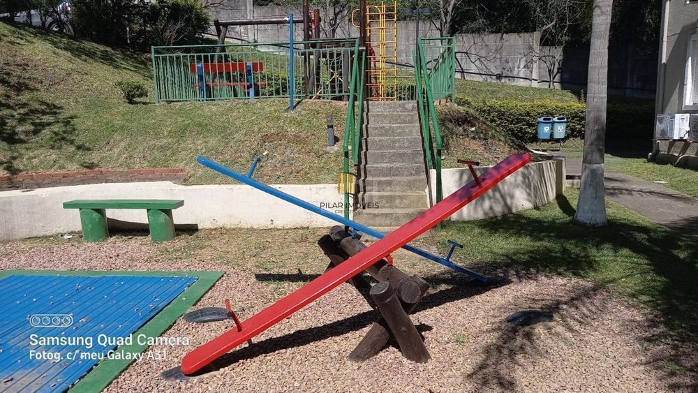 Apartamento com 03 dormitórios (01 suíte), 01 vaga no bairro Morro Santana