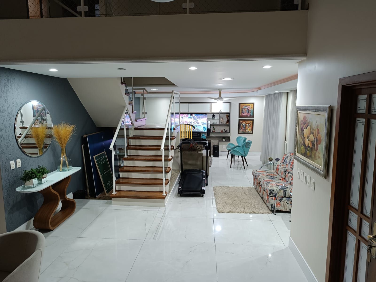 Casa em Condomínio com 03 quartos (01 suíte com closet) e 06 vagas no Ecoville