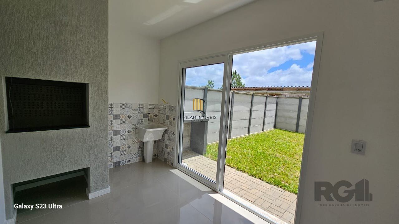 Casa 3 dormitórios no bairro Guarujá