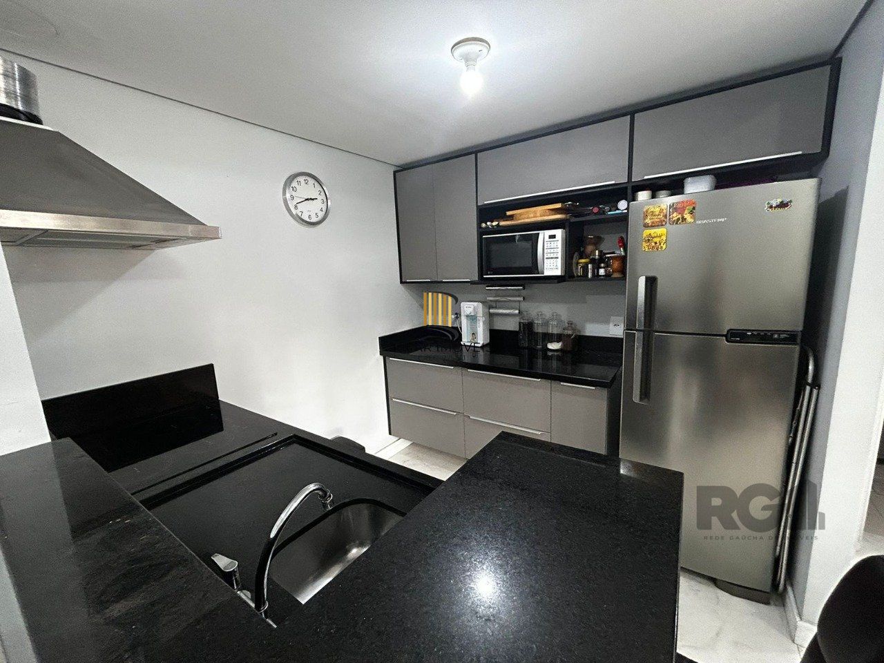 APARTAMENTO, 1 DORMITÓRIO, SACADA COM CHURRASQUEIRA, VAGA DE GARAGEM, BAIRRO PETRÓPOLIS, PORTO ALEGRE/RS