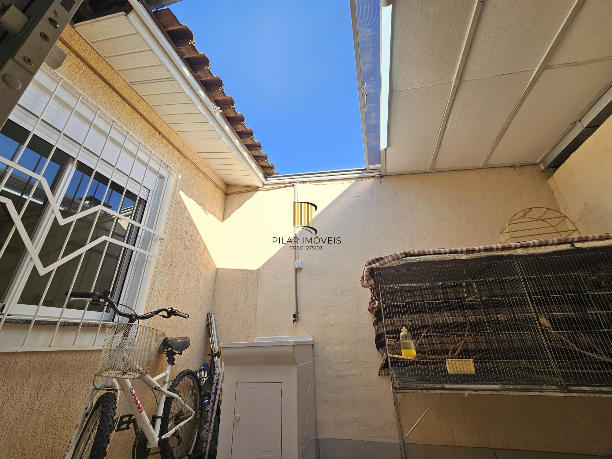 Oportunidade Única! Casa Residencial com 2 Quartos, 2 Banheiros e 2 Vagas de Garagem em Cachoeirinha, Rio Grande do Sul**