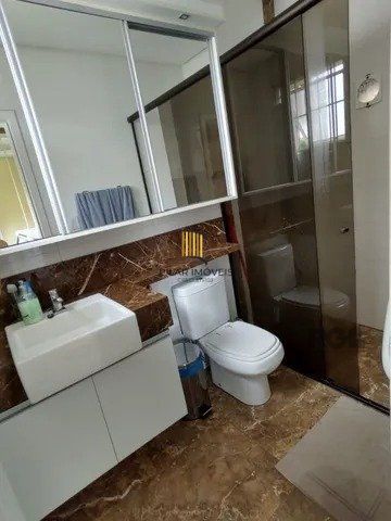 Excelente casa em Belém Novo na rua Eustáquio Inácio da Silveira próximo ao Colégio Glicério Alves. Casa grande com 3 quartos, escritório
