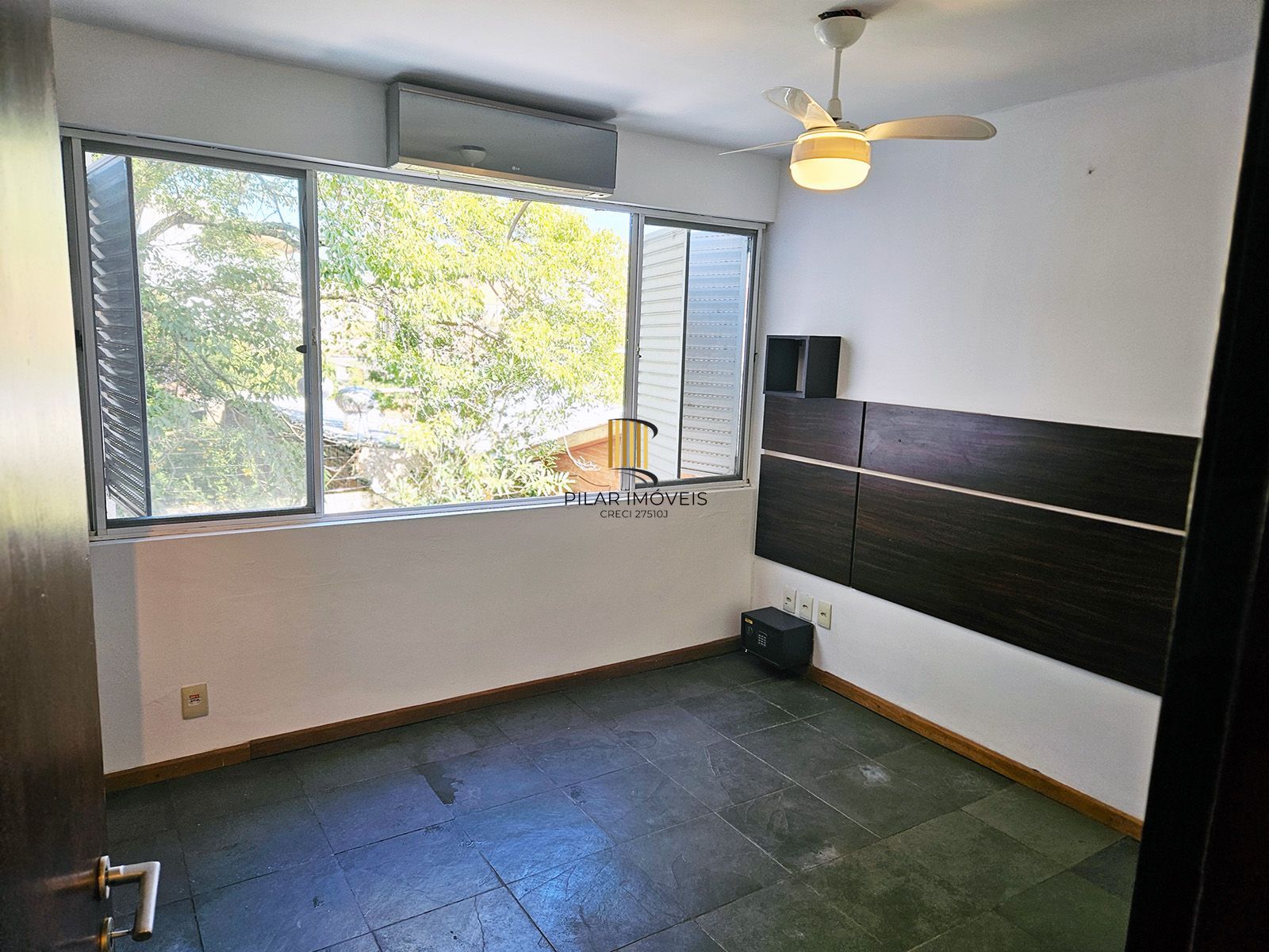 Casa com 4 quartos (02 suítes), 02 vagas cobertas no Bairro Ipanema