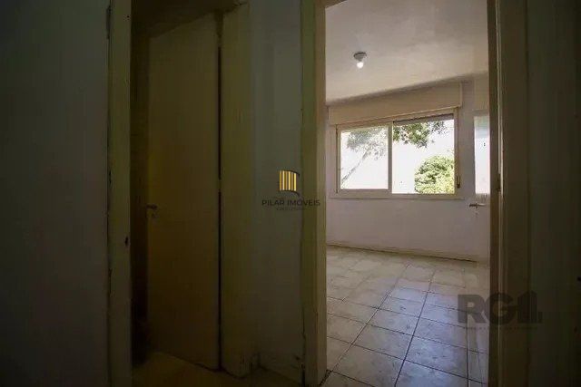 ÓTIMO APARTAMENTO COM UM DORMITÓRIO, BAIRRO MORRO SANTANA