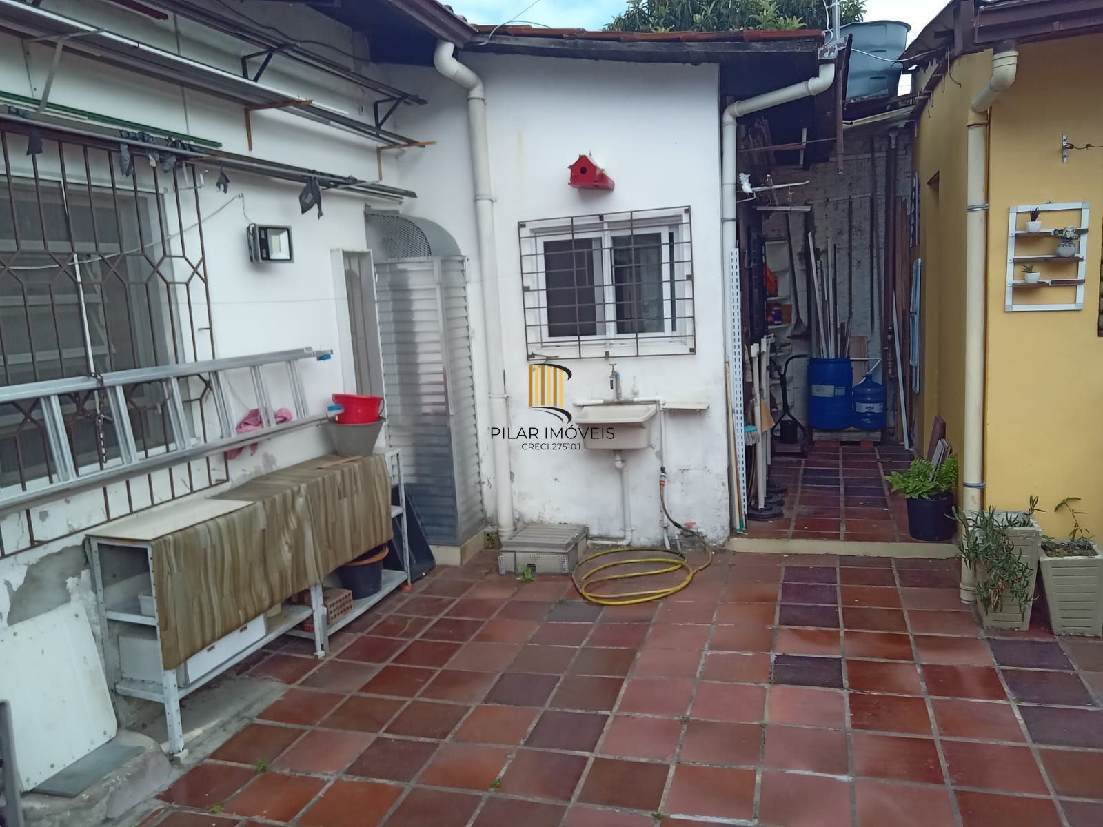 Casa com 3 dormitórios suíte , garagem para 3 carros !