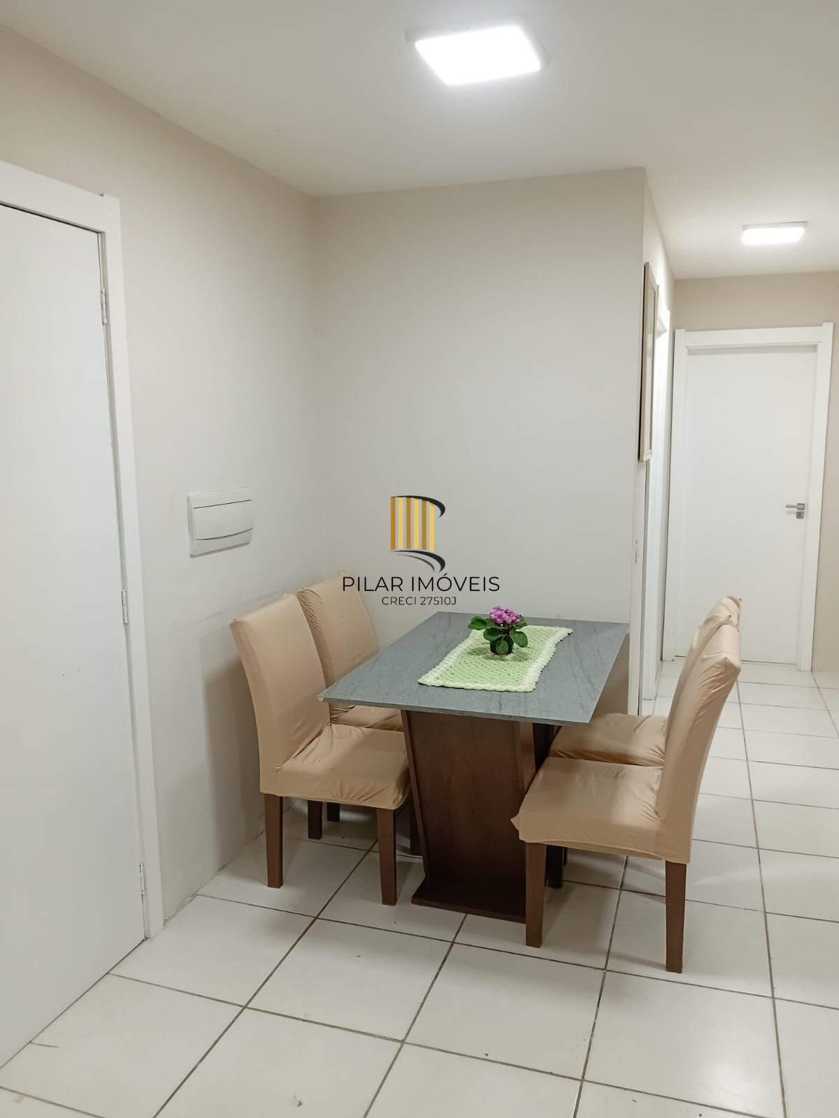 Apartamento com 02 quartos e 01 vaga no Bairro Chapéu do Sol - Pilar Imóveis