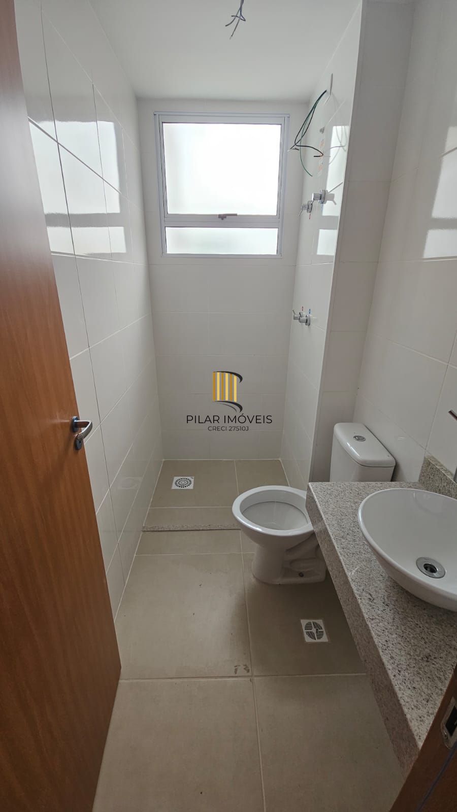 Apartamento de 2 dormitórios com 1 vaga de garagem , nunca habitado !