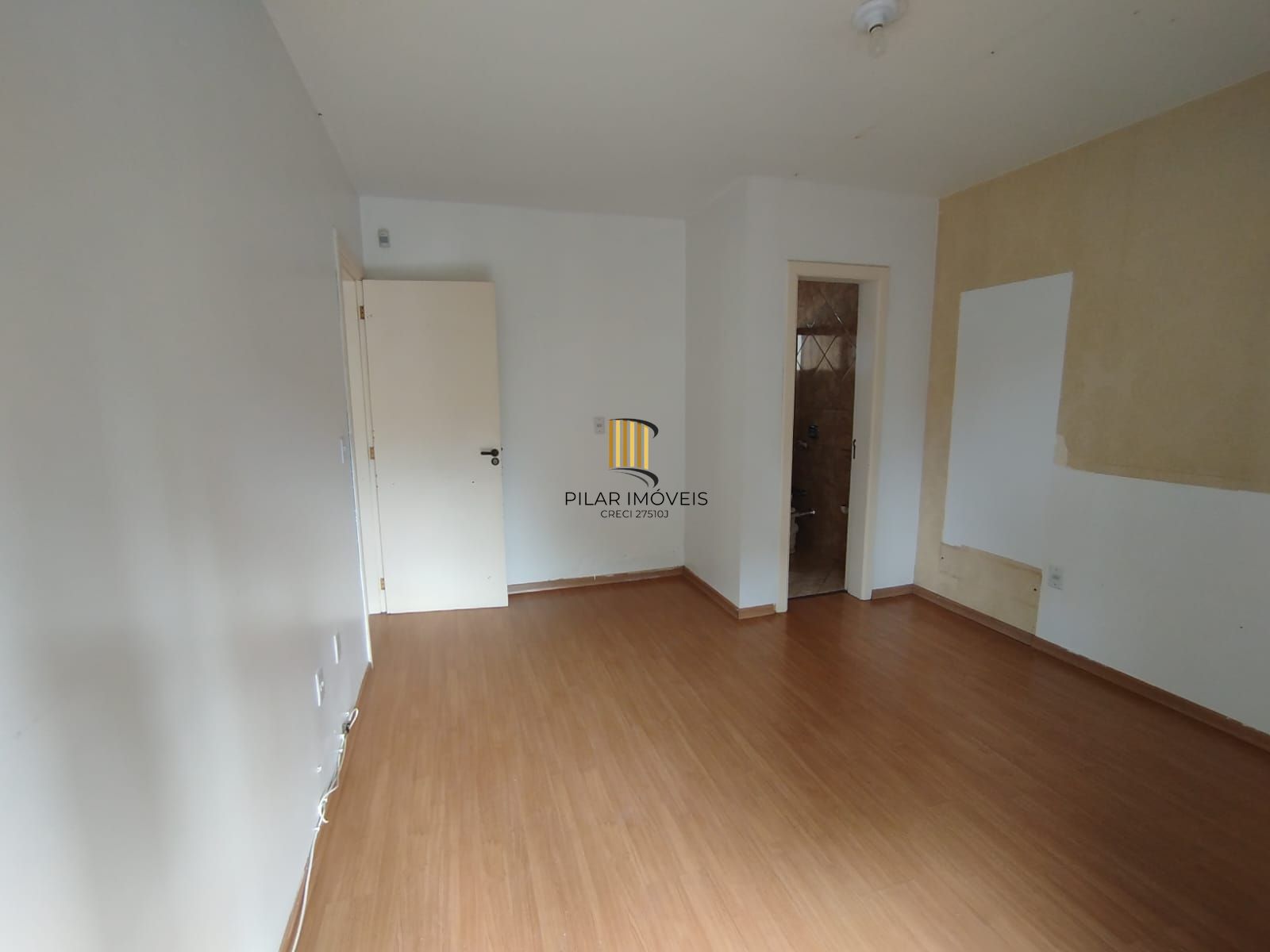 Casa com 03 quartos e 01 vaga no Bairro Cristal