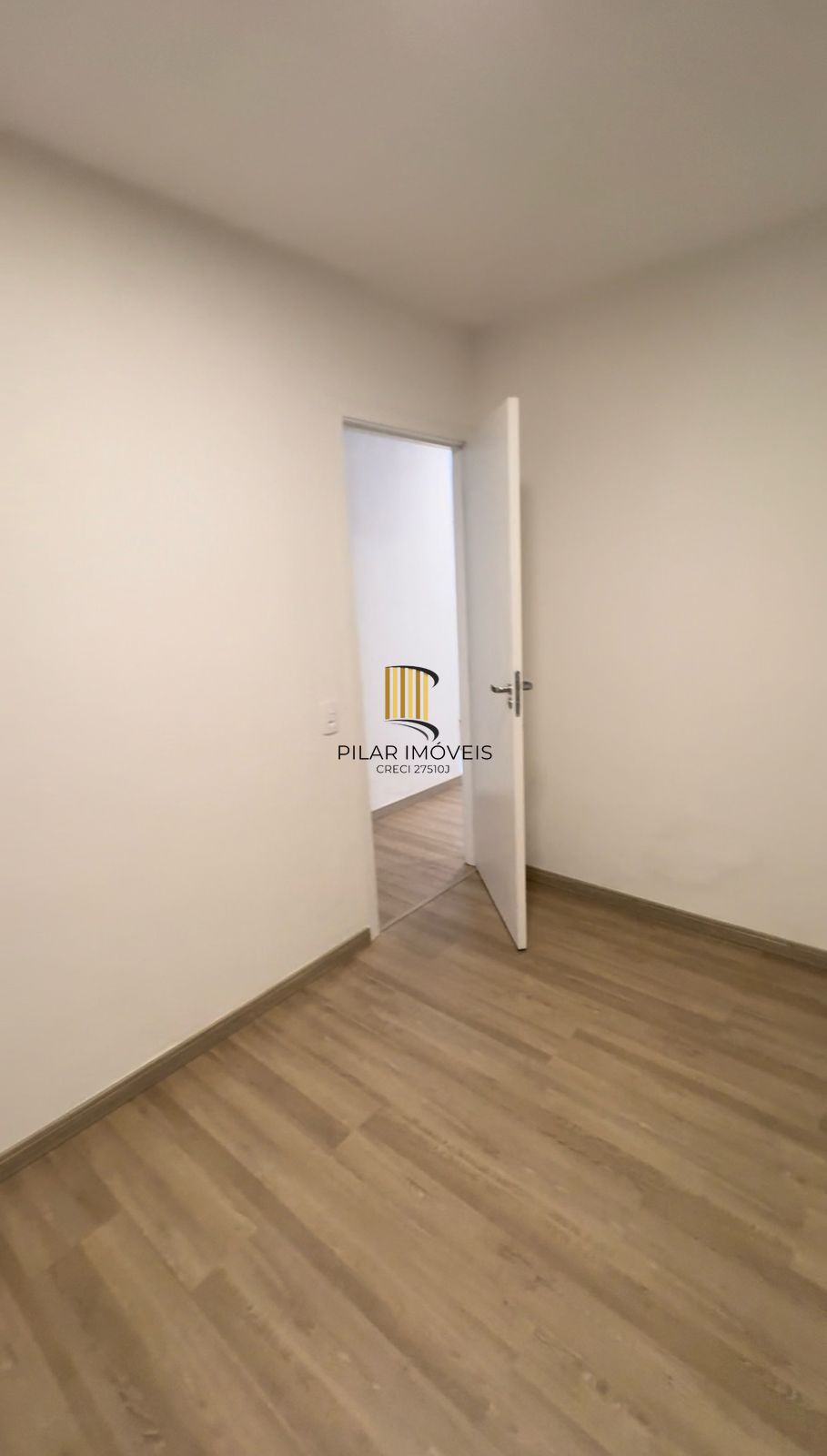 Apartamento com 02 quartos no Bairro Ipanema.