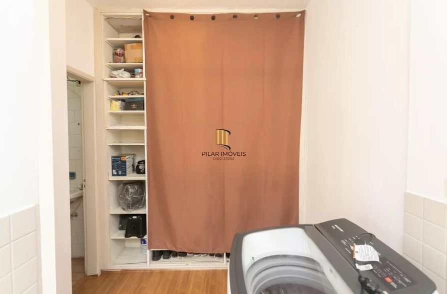 Amplo apartamento no Bairro Petrópolis com 2 vagas de garagem