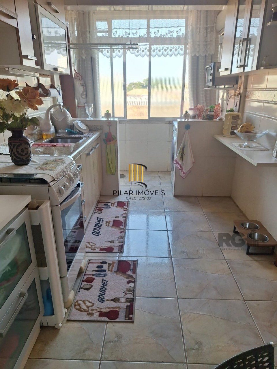 APARTAMENTO 2 DORMITORIOS, GARAGEM COBERTA, DEPEDENCIA DE EMPREGADA, TERCEIRO ANDAR NO PASSO DA AREIA, PORTO ALEGRE RS