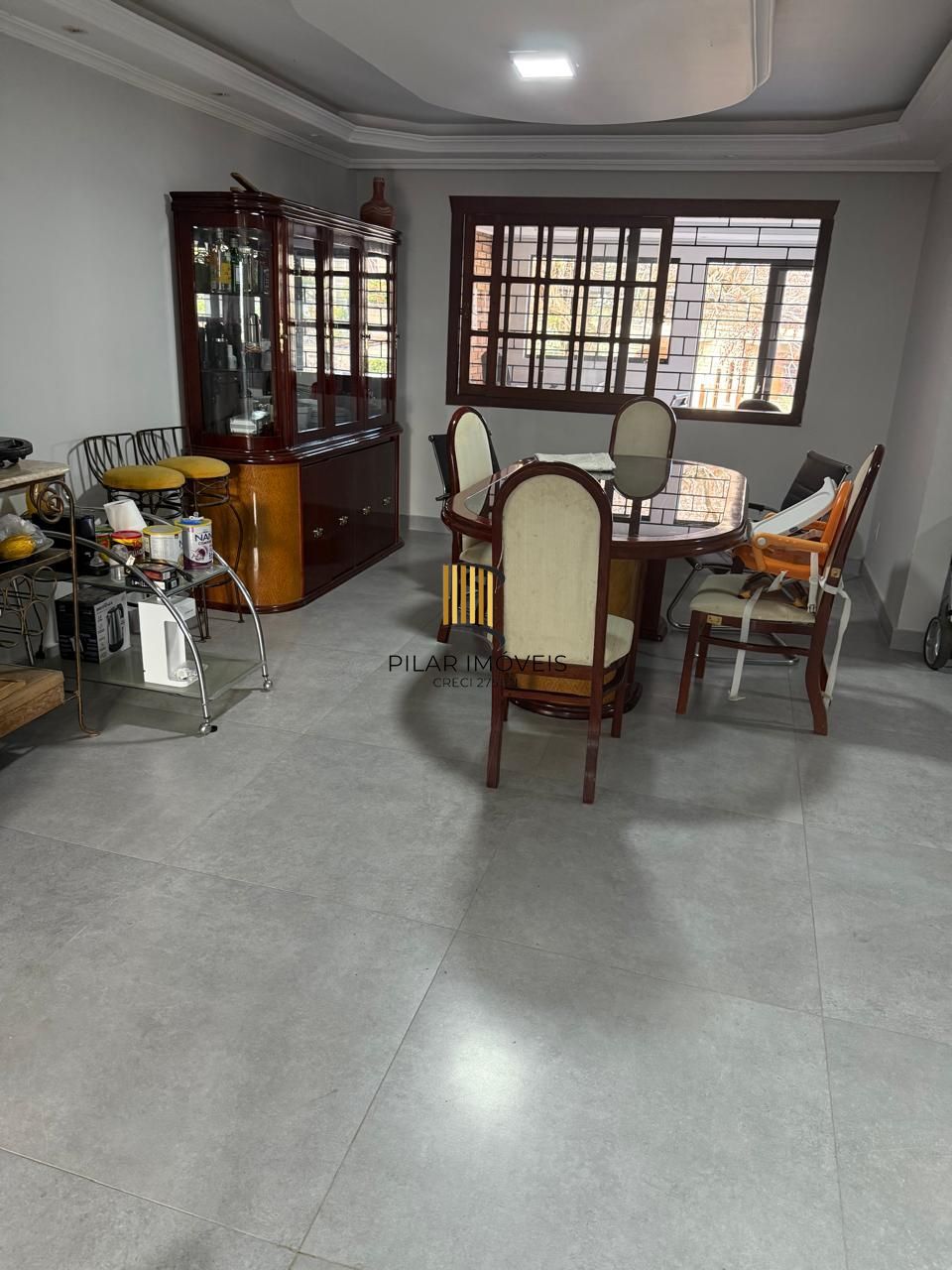 Casa com 03 quartos e 02 vagas de garagem