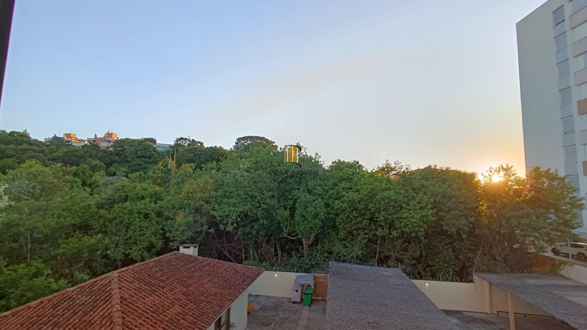 Apartamento com 03 quartos e 01 vaga escriturada no Bairro Tristeza