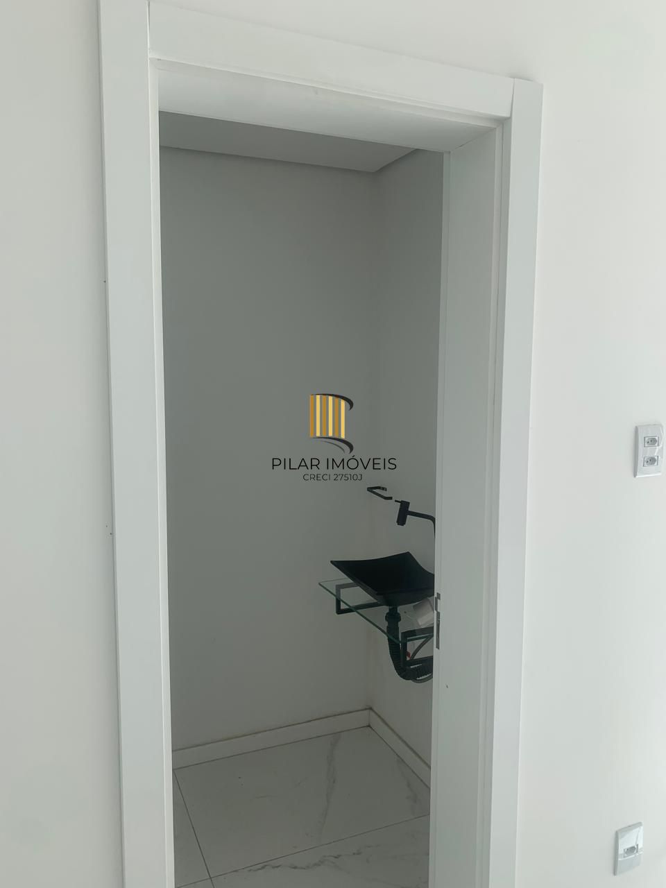 Casa com 3 dormitórios e suíte à Venda no Bairro Medianeira - Porto Alegre/RS