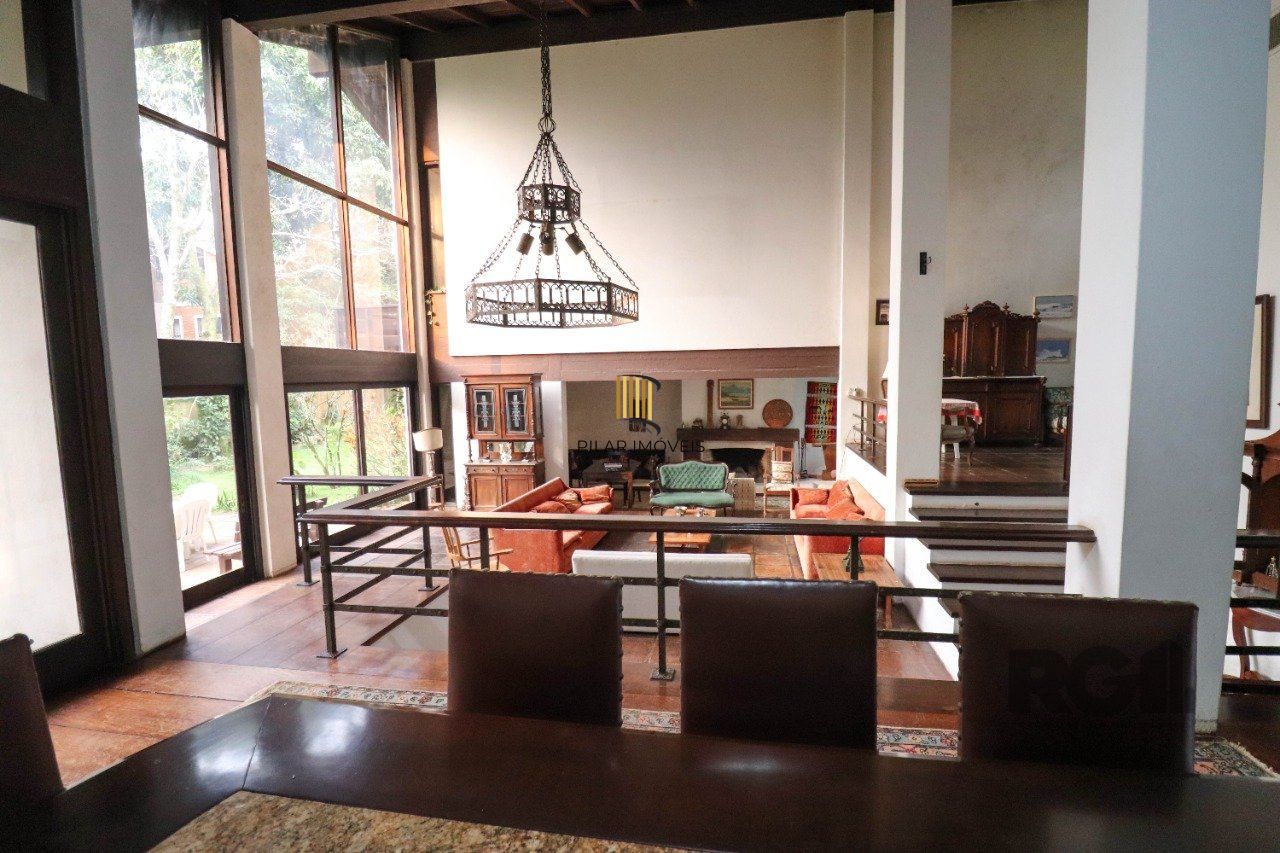 Casa para Venda - 523.36m², 6 dormitórios, sendo 2 suites, 2 vagas - Vila Conceição, Porto Alegre
