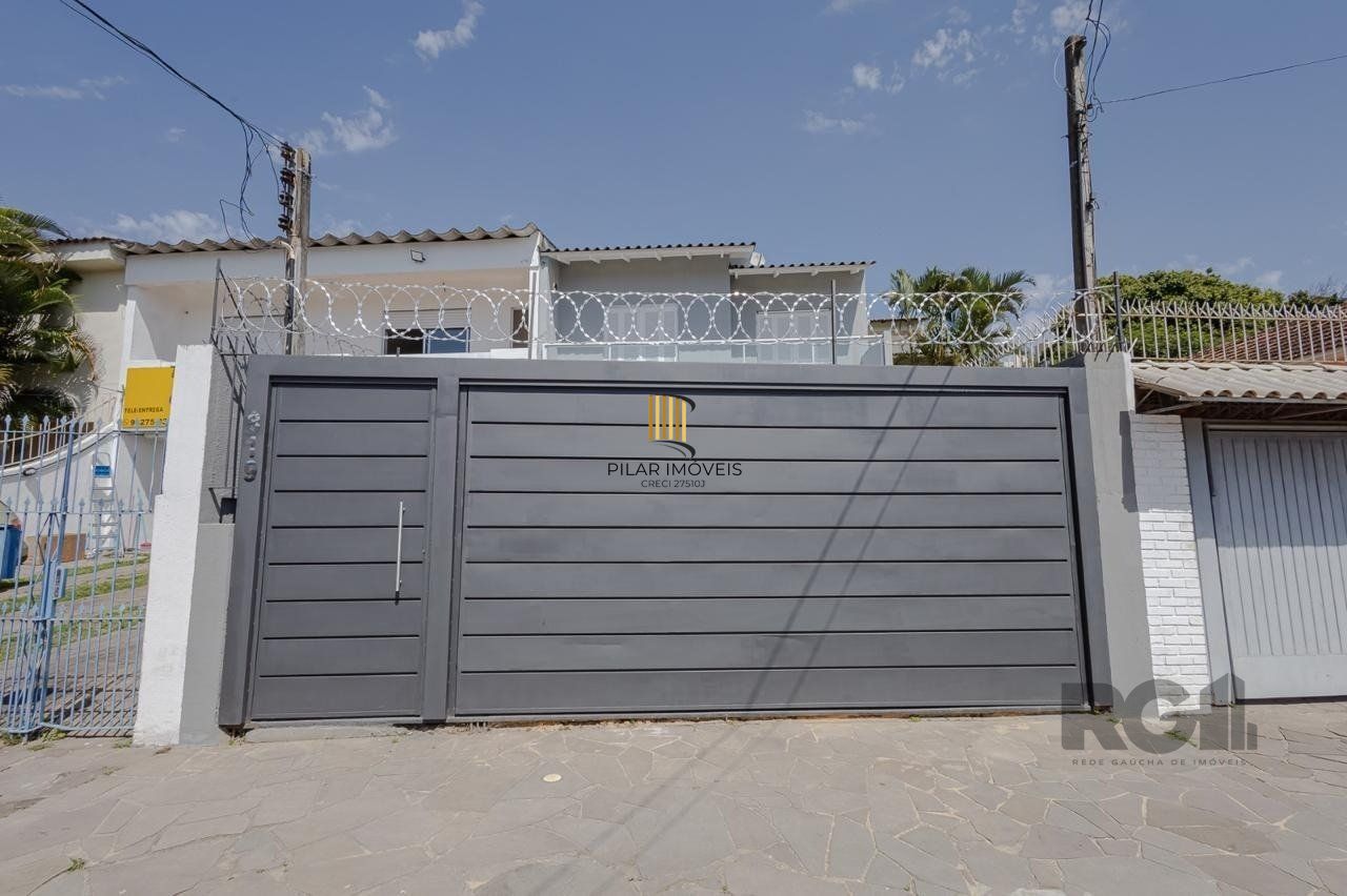 Casa de 3 dormitórios, suíte no bairro Teresópolis com 4 vagas de garagem