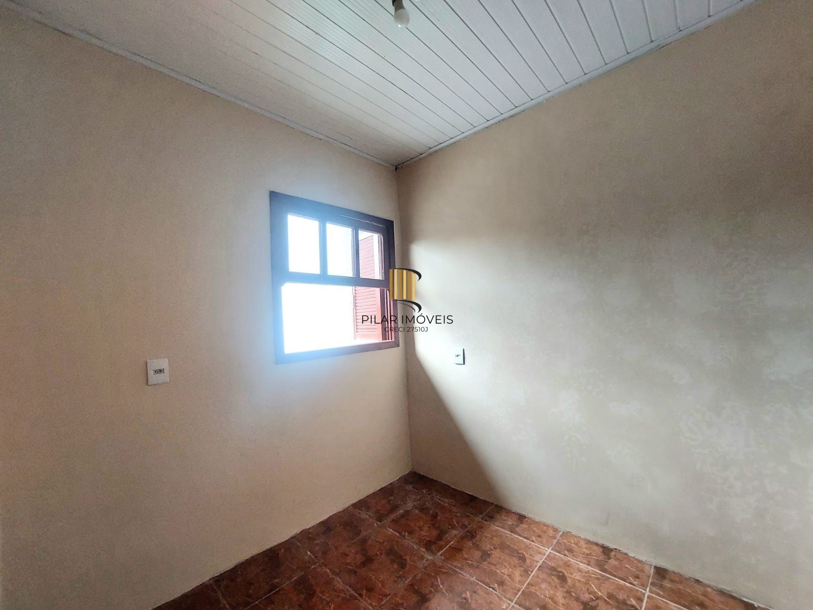 Casa mobiliada dois dormitórios e vaga no bairro  Hipica.