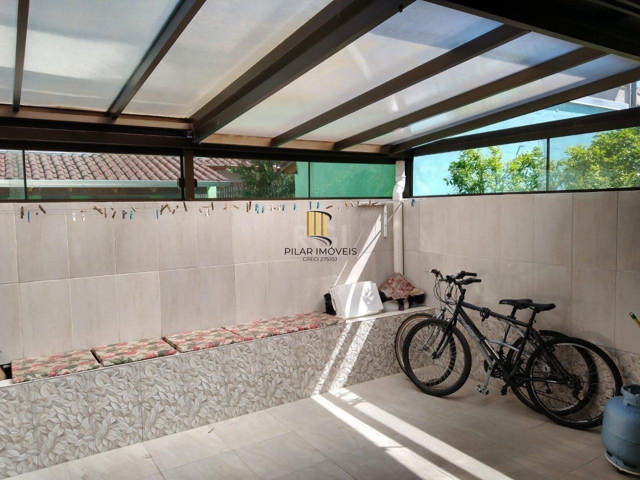 Casa, 2 dormitórios, 2 banheiros, 2 vagas de garagem, no bairro Aberta dos Morros, Porto Alegre/RS