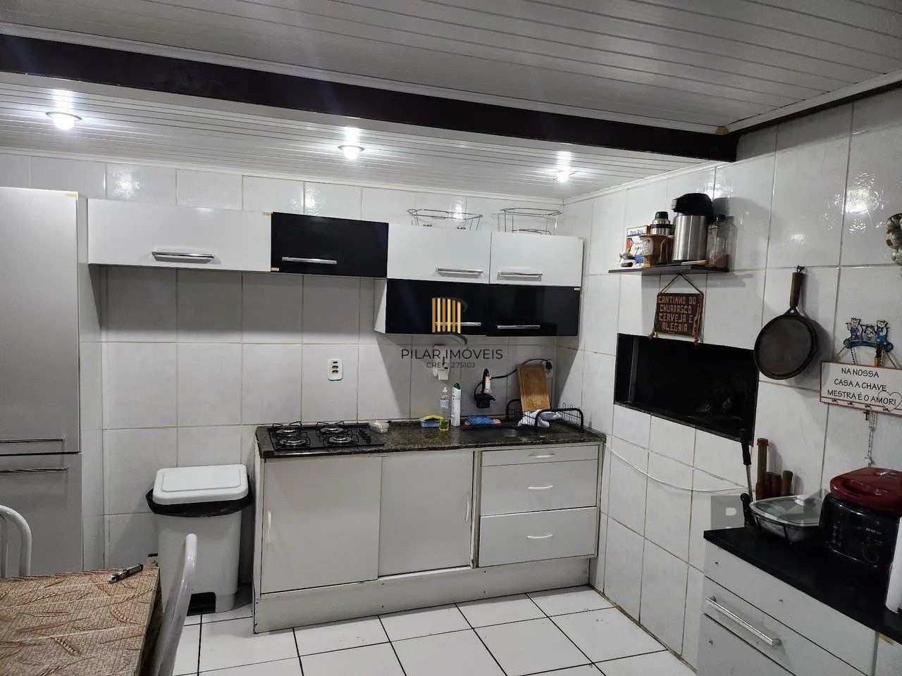  Casa com 4 quartos, 1 suíte, 7 vagas de garagem, churrasqueira -  97,32m² no bairro Jardim Carvalho, Porto Alegre/RS