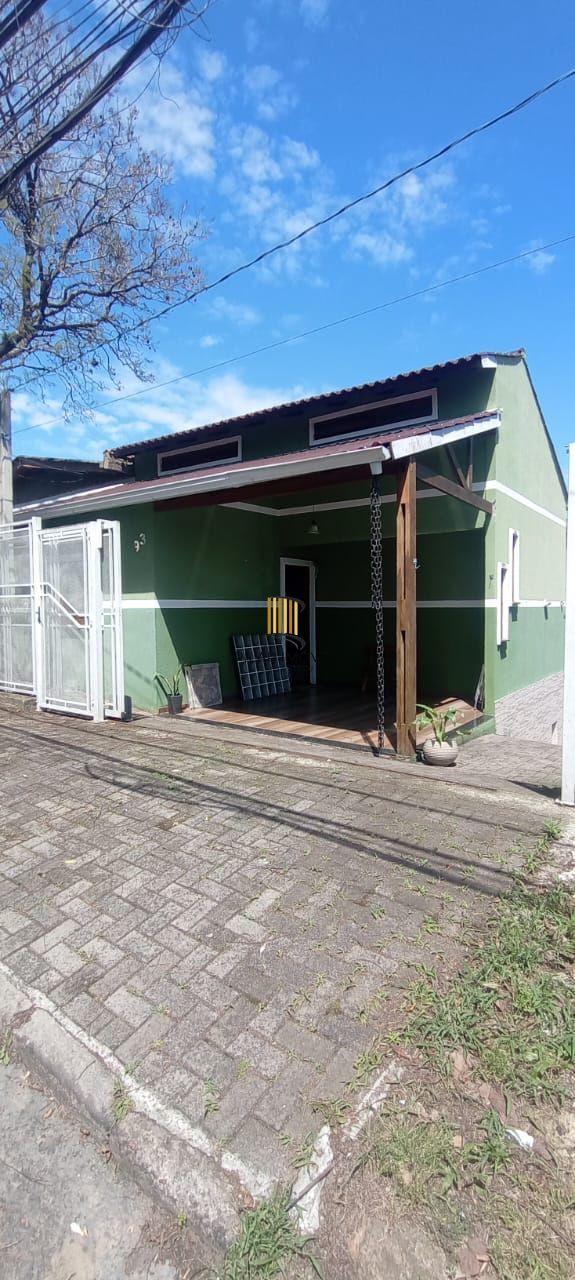 Casa com 02 quartos e 01 vaga no Bairro Cavalhada