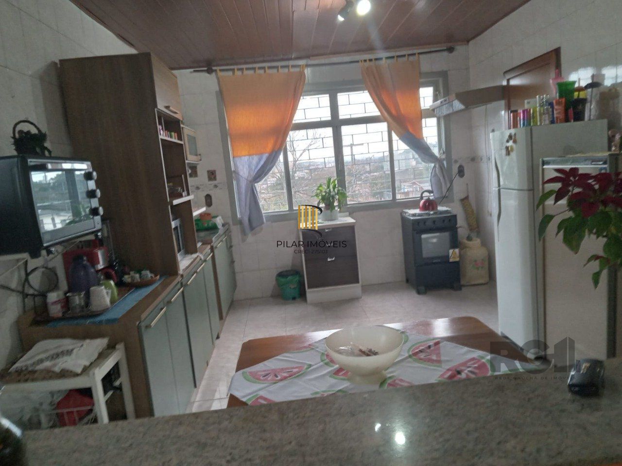 Casa com 3 quartos, vaga de garagem, churrasqueira, no bairro Partenon, Porto Alegre/RS